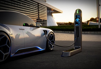 EV充電器で充電している車の写真